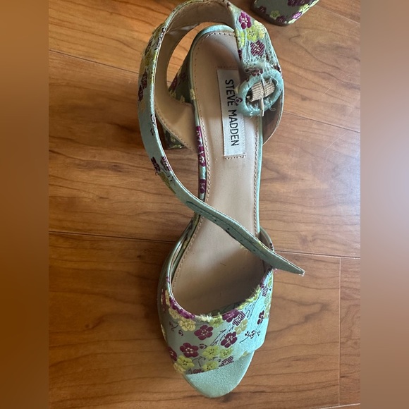 Steve Madden - Flowery platform heels - Picture 6 of 11
